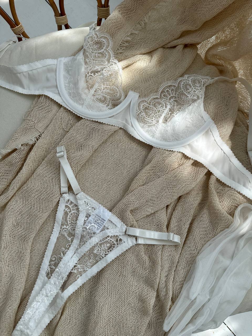 Beyaz Brode Detaylı Transparan Jartiyer Takımı