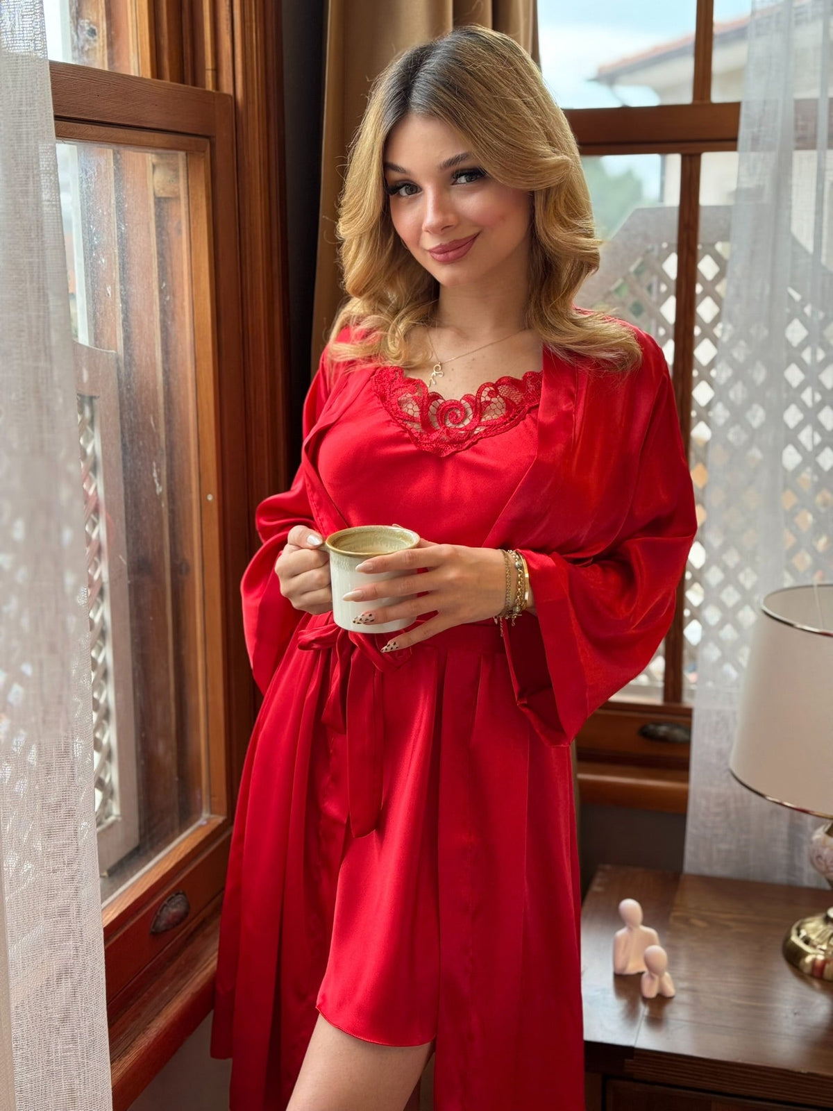 Kırmızı İpeksi Saten Sabahlık